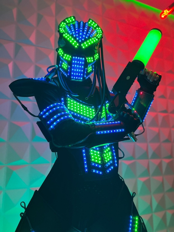 Animazione robot luminosi con luci led per eventi a Napoli